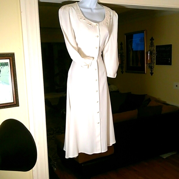 Elizabeth Nicole ladies white dress - Picture 1 of 7